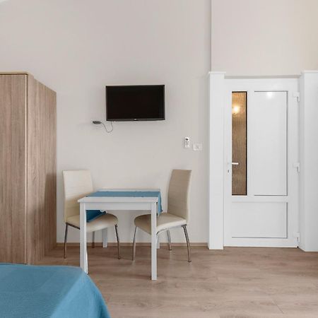 פורץ Villa Hope - Apartments With Shared Pool חדר תמונה