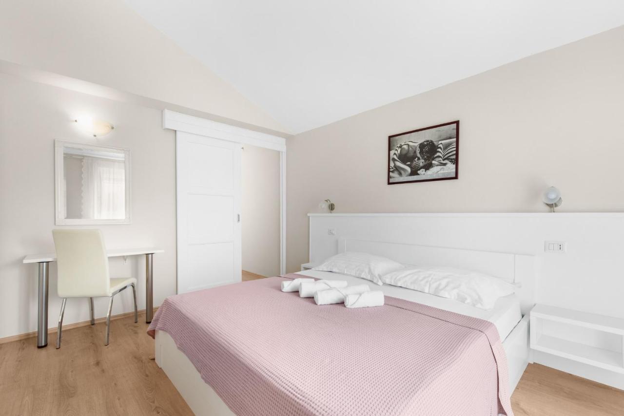 פורץ Villa Hope - Apartments With Shared Pool מראה חיצוני תמונה