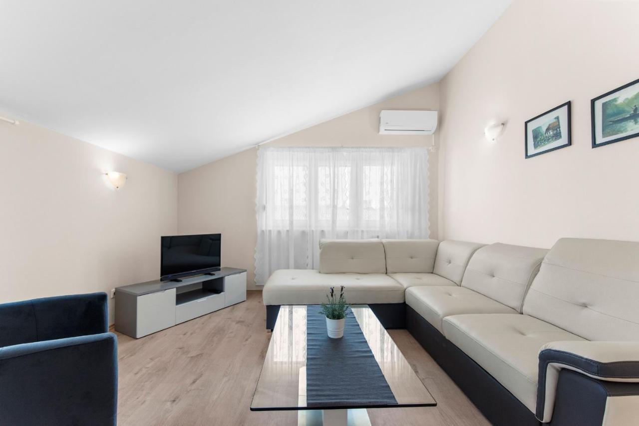 פורץ Villa Hope - Apartments With Shared Pool מראה חיצוני תמונה