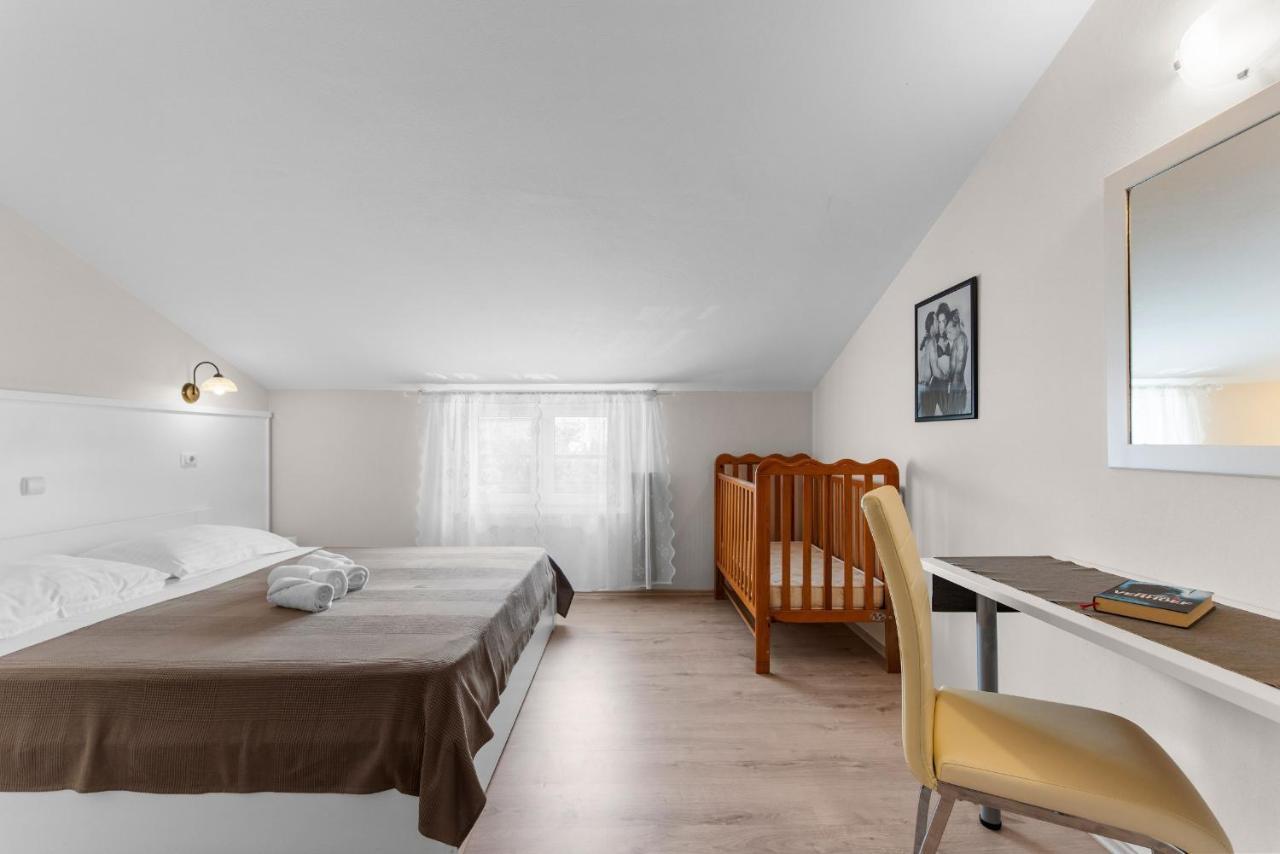 פורץ Villa Hope - Apartments With Shared Pool מראה חיצוני תמונה